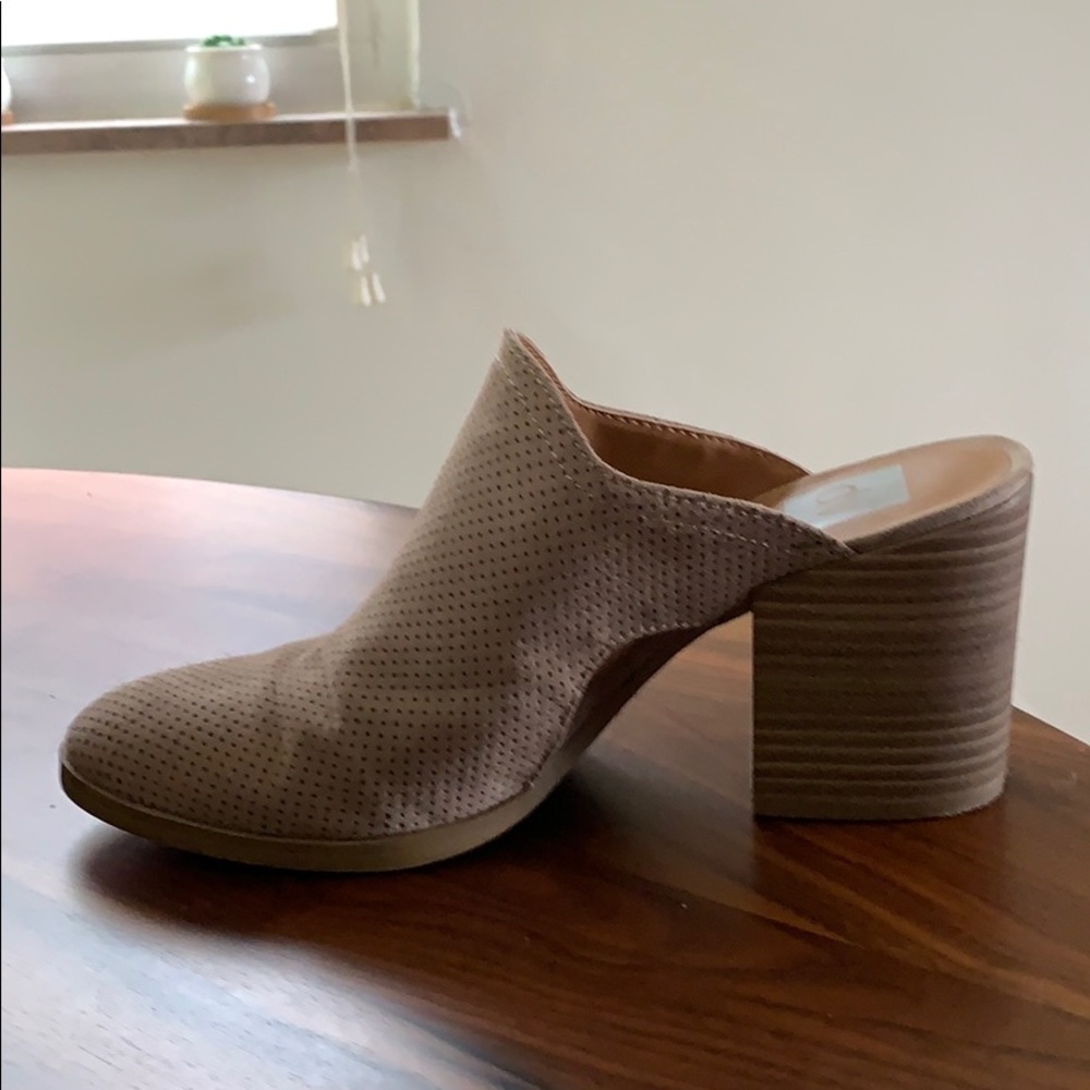 DV tan mules